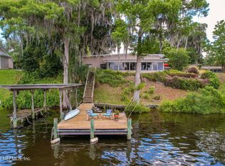 821 1st Ave, WELAKA, FL 32193