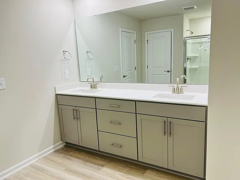 745 Riguard Way — Photo 3