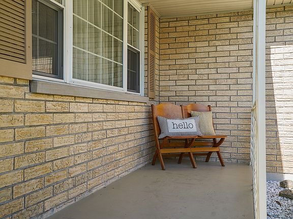3rd image of 619 Edgefield Dr