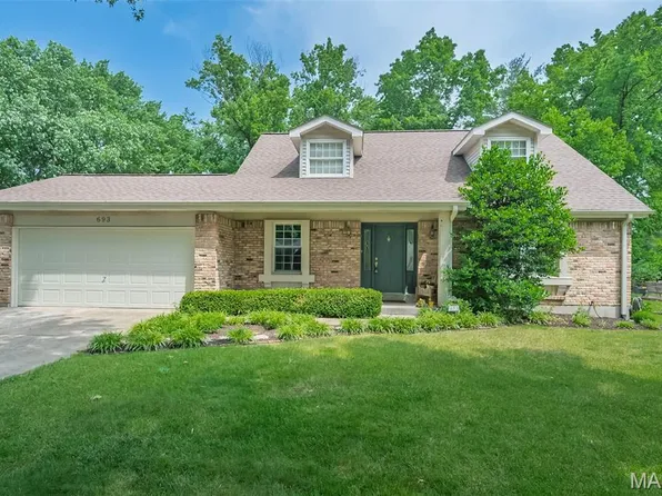 693 Woodrun Ct, Ballwin, MO 63021