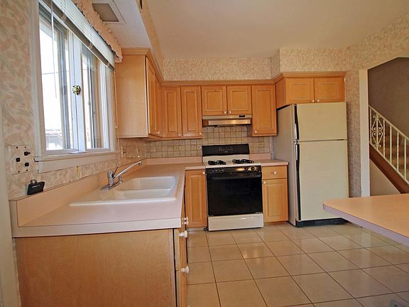 5th image of 610 Cordial Dr