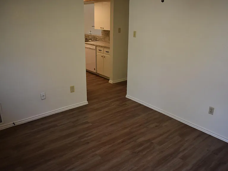 16042 Stoneham Cir — Photo 7
