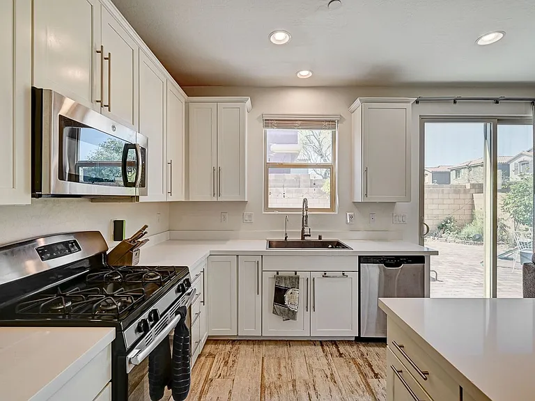 6363 Amelia Ridge Ave — Photo 12