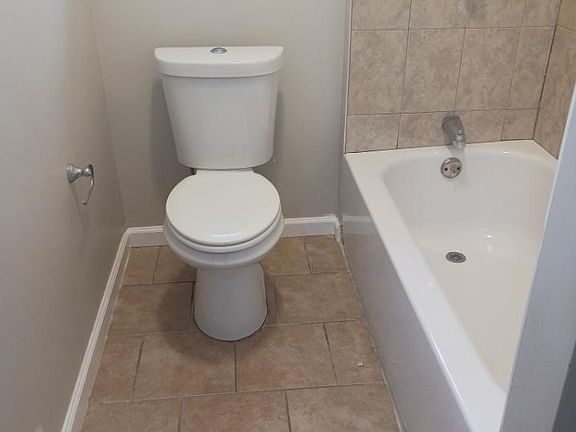 5th image of 61-63 Isabella Ave #1