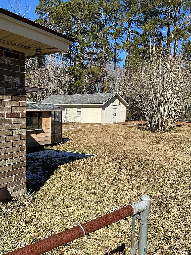 3 bed, 2.0 bath, 1685 sqft, $1,800 — Photo 2