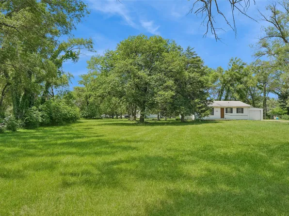 6850 SE Avon Dr, Carlisle, IA 50047