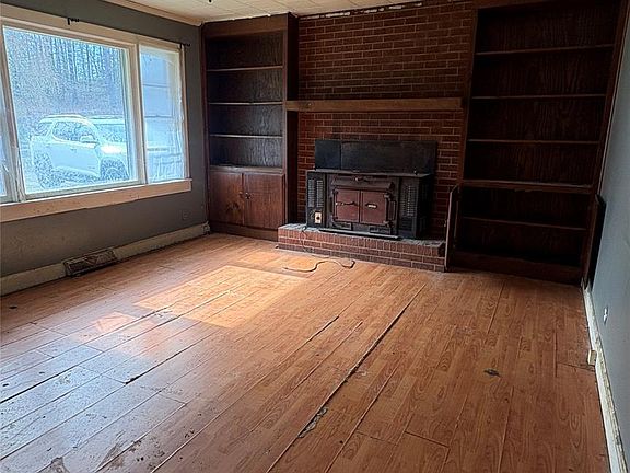 4th image of 3078 Pax Hill Rd