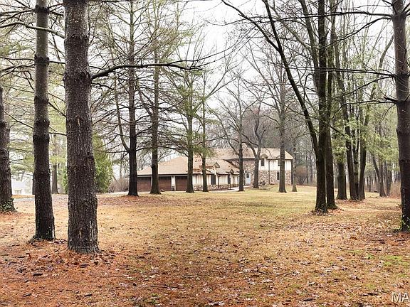 3rd image of 10 Phillips Ln