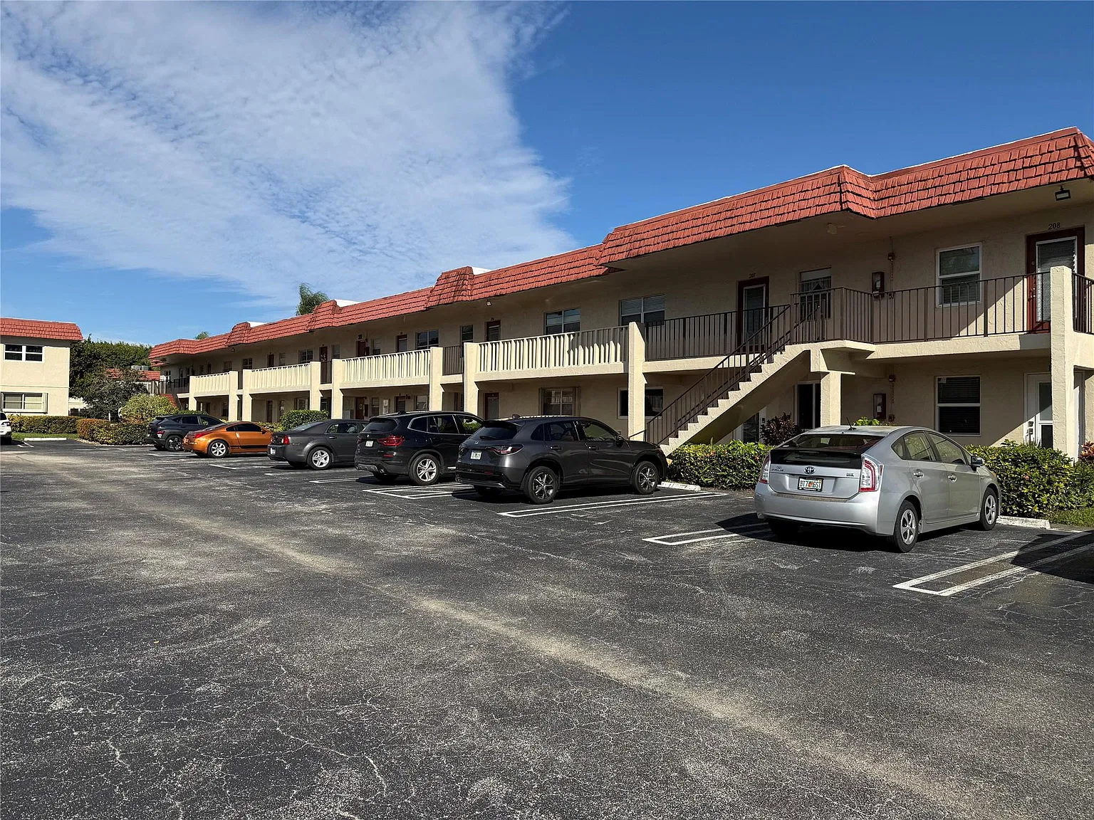 1 bed, 1.5 bath, 670 sqft, $2,000 — Photo 2