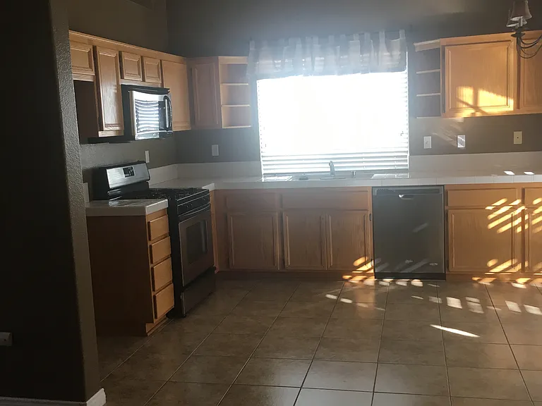 33577 Brushy Hollow Dr — Photo 3