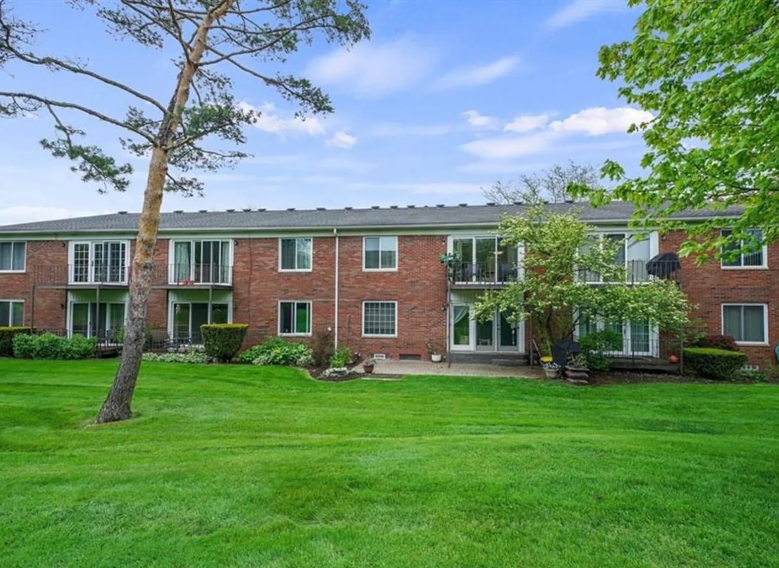 2 bed, 1443 sqft, $1,800 — Photo 2