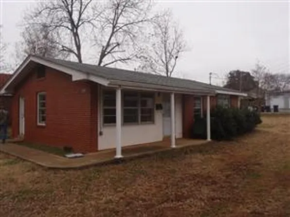 102 Young St, Linden, TN 37096