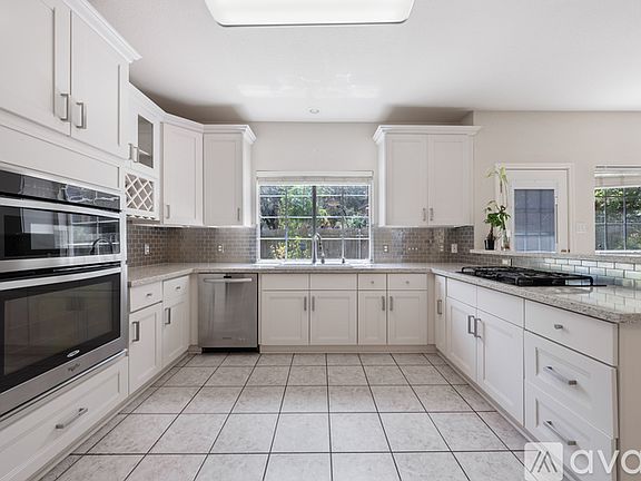 3rd image of 2421 Falcon Dr