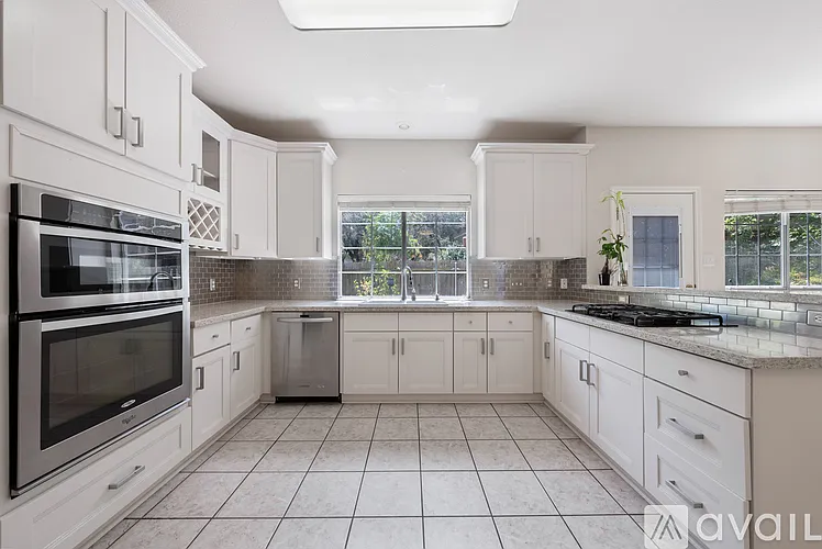 2421 Falcon Dr — Photo 3