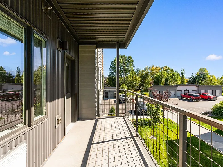 Creekside Apartments — Photo 34