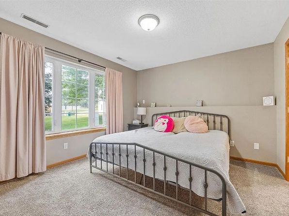 780 Magnolia Ln, Marion, IA