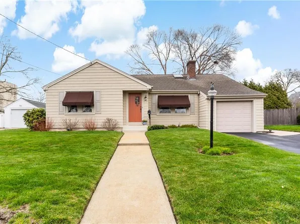 92 Allerton Ave, East Providence, RI 02914