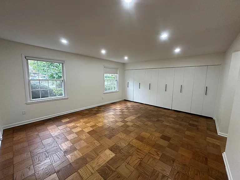 Melrose Apartments — Photo 45