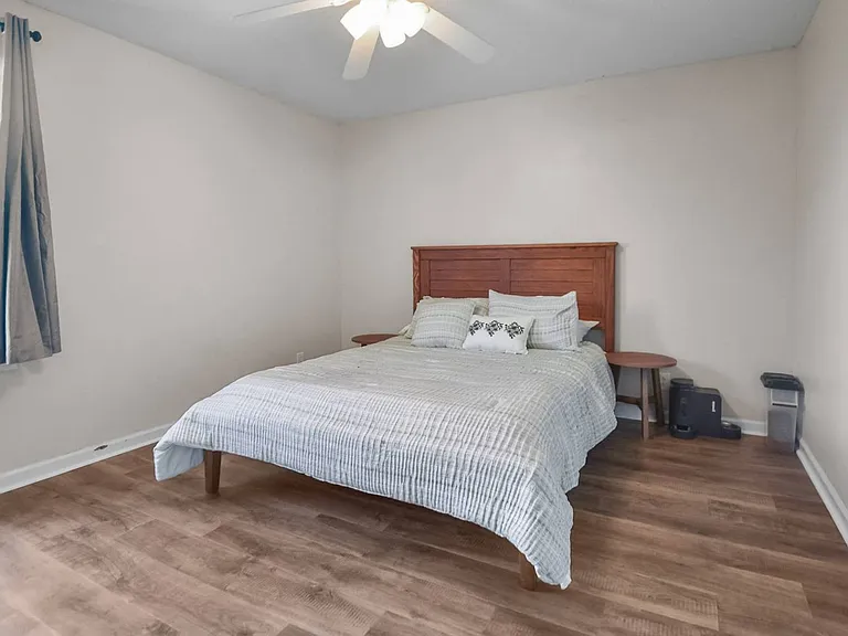 506 Brentwood Cir — Photo 17