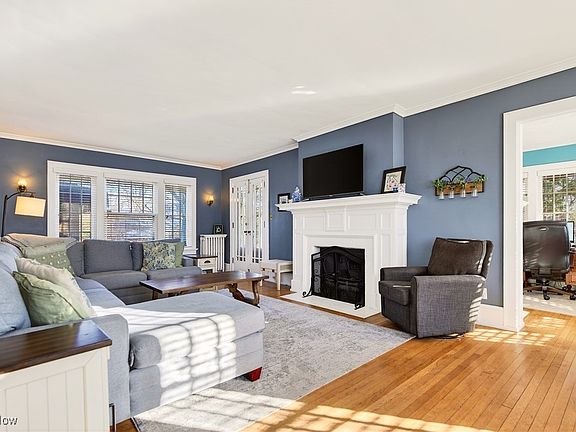 4th image of 215 21st St NW