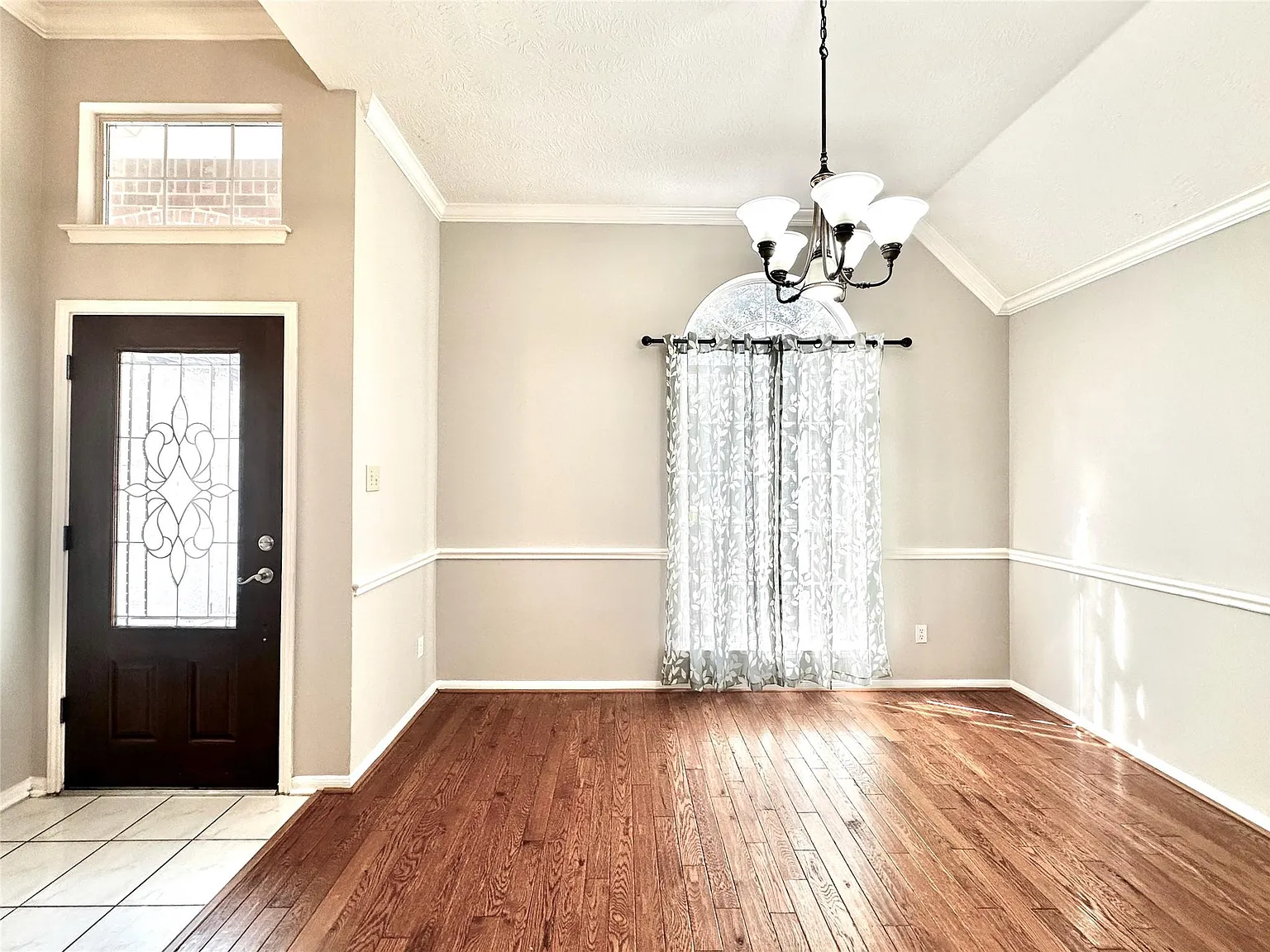 4 bed, 2.0 bath, 1976 sqft, $2,200 — Photo 3