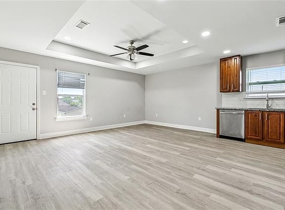 4th image of 1923 Alabo St