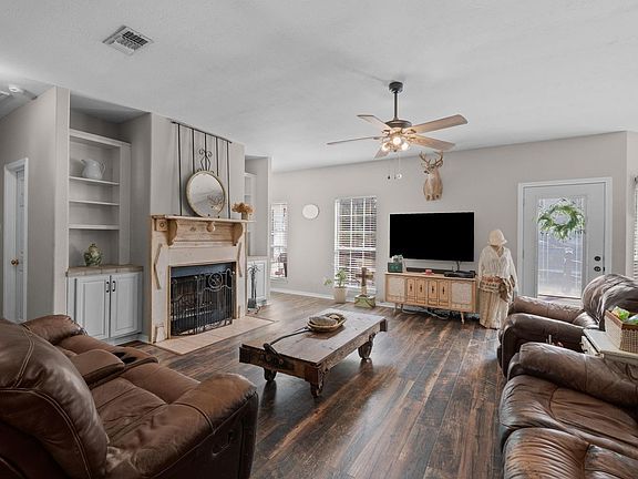 3rd image of 2904 Brandenburg Ln