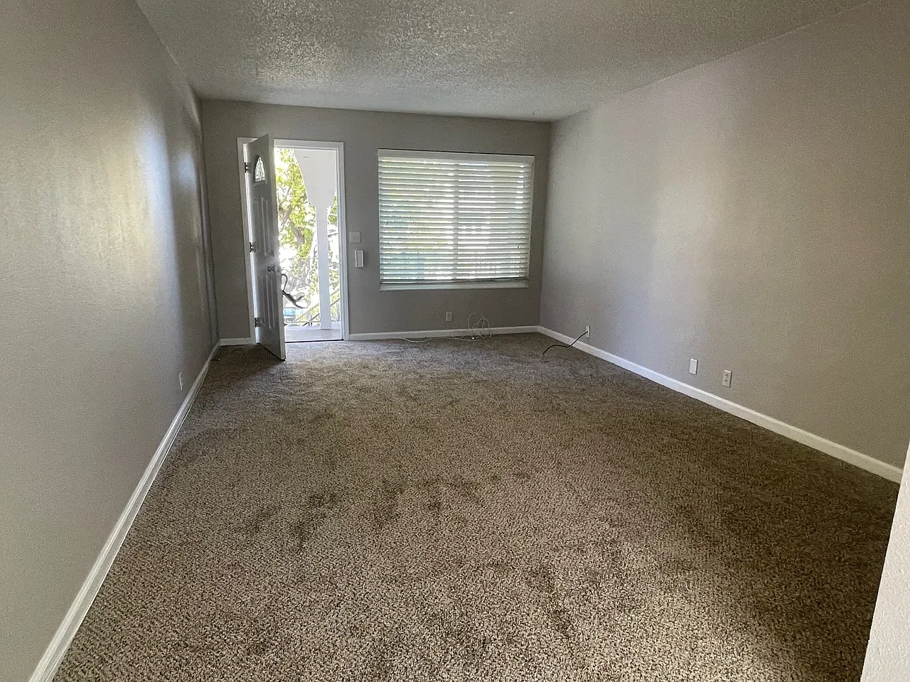 2 bed, 1014 sqft, $3,678 — Photo 4