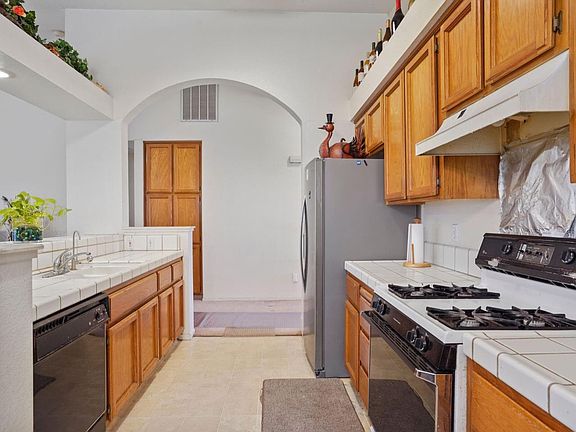 4th image of 245 Palm Ave