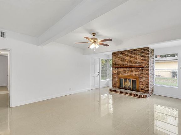 4th image of 1314 N Amelia Ave