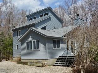 7 Sioux Rd, Becket, MA 01223