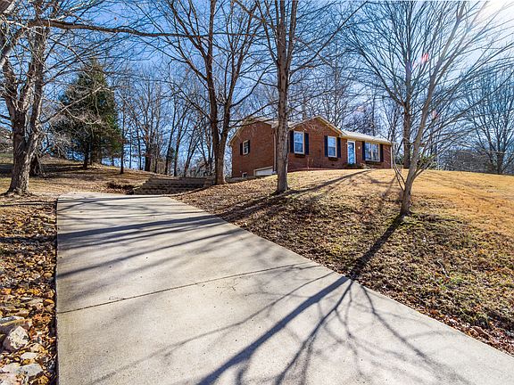 3rd image of 203 Dana Ct