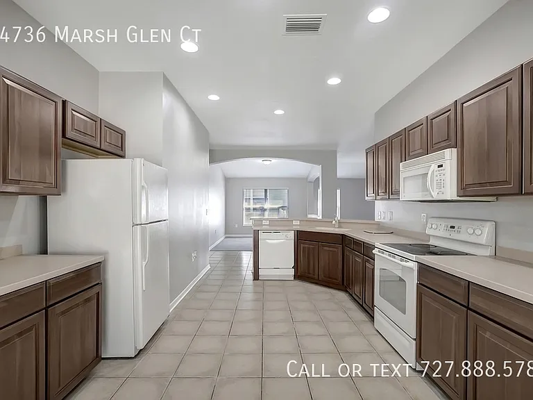34736 Marsh Glen Ct — Photo 13