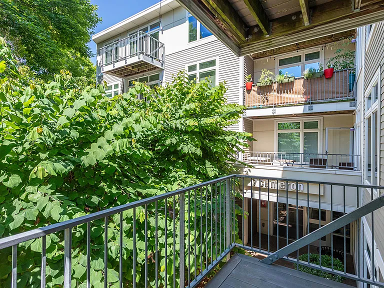 7 Cameron Apartments — Photo 7