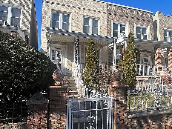 3rd image of 132 E 28th St