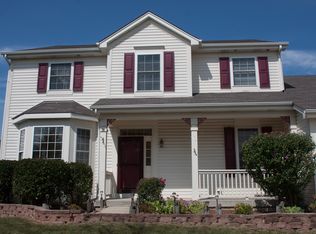 2 Hedgerow Ct, Bolingbrook, IL 60440