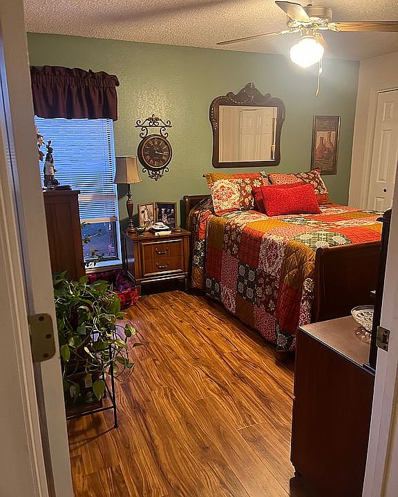1st image of 12 Village Green Ct