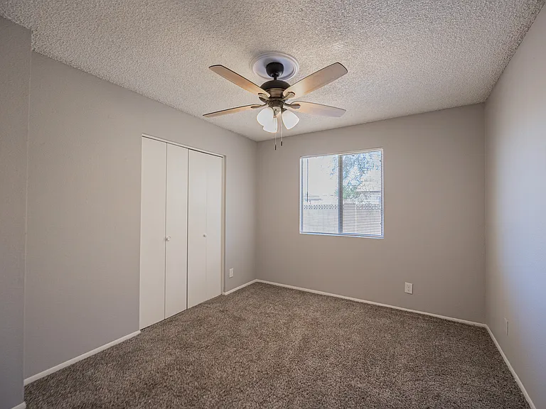 4704 S La Rosa Dr — Photo 21