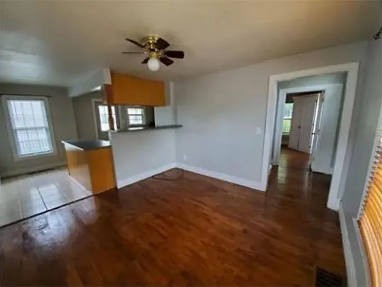 121 W High St — Photo 3