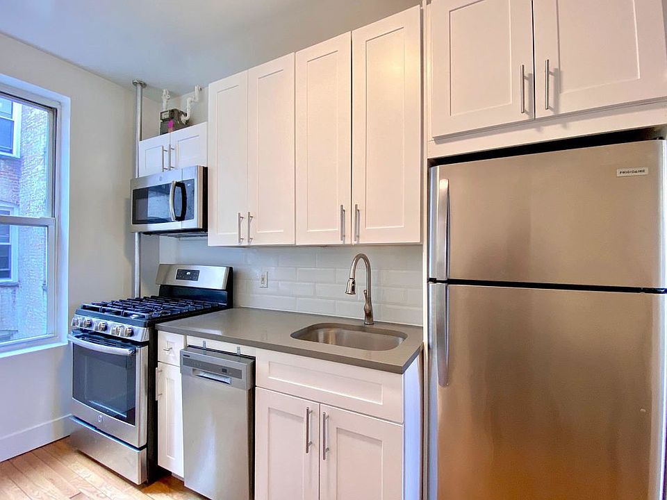 1st image of 30-70 32nd St #15A
