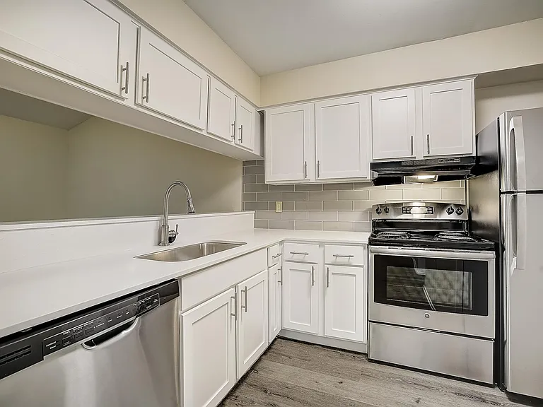 Rockwood Apartments — Photo 27
