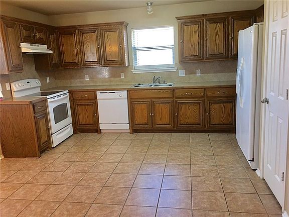 4th image of 329 Hacienda Dr