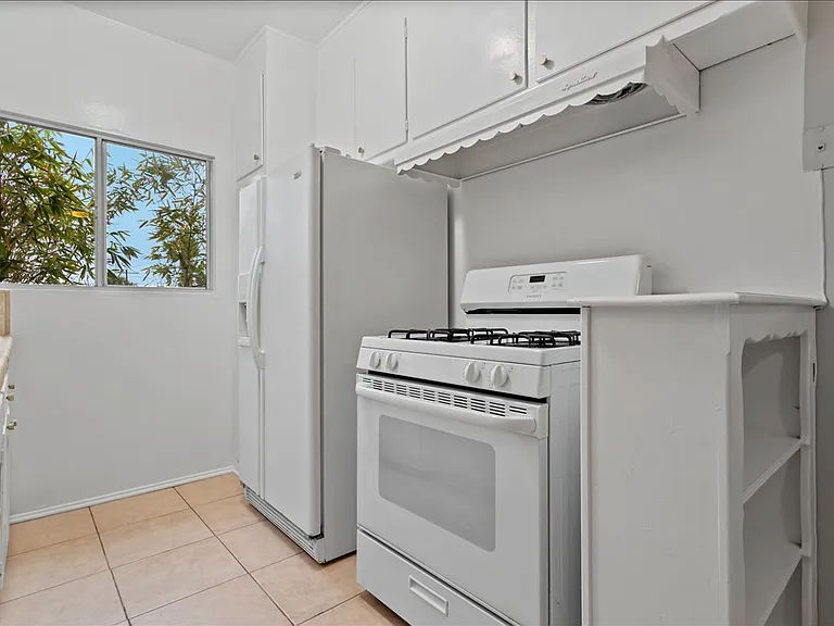 1051 S Cochran Ave #7 — Photo 8