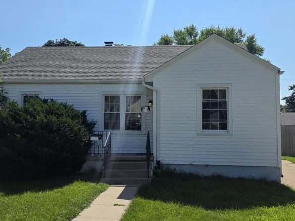 819 Park Pl, Clinton, IA 52732