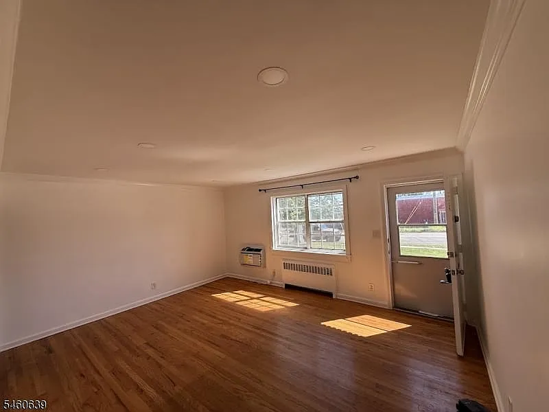 2 bed, 1.0 bath, $2,300 — Photo 4