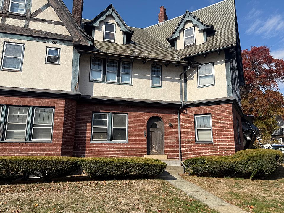 1st image of 104 Mount Auburn St #1