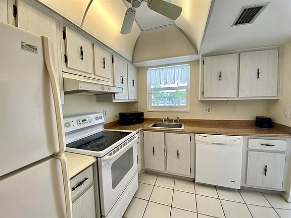 5th image of 18081 SE Country Club Dr APT 237