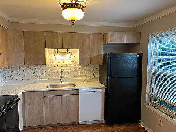 3rd image of 8127 Clay Ct #4