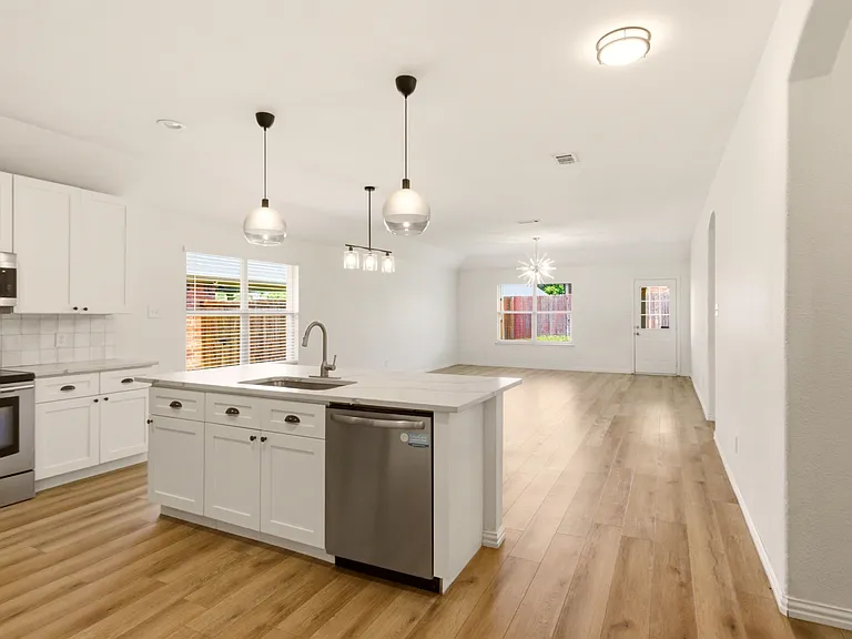 2201 Willow Creek Dr — Photo 5