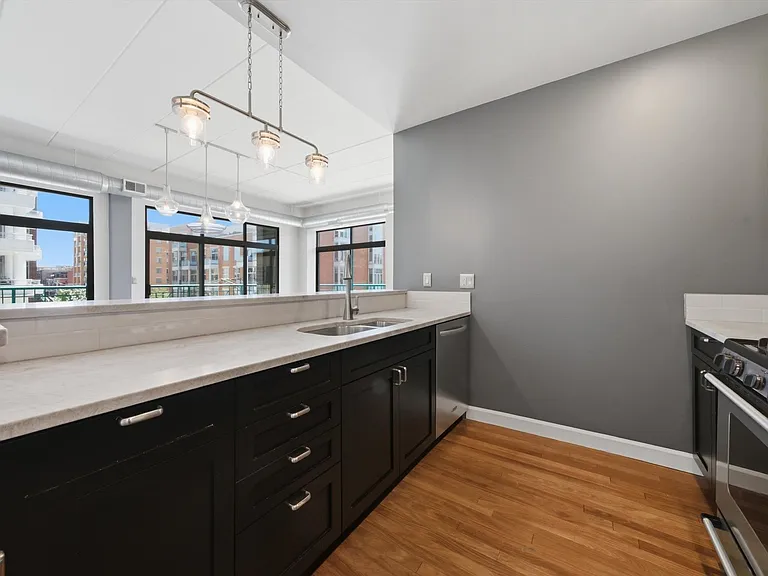 920 W Madison St #B4 — Photo 20